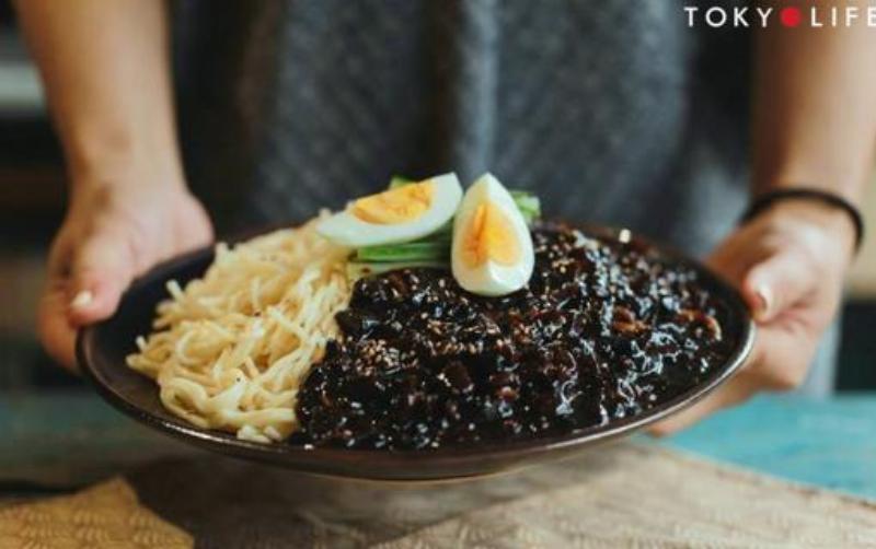 Cach tron mi tuong den de sot bam deu ngon mieng